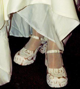 Gretchen's wedding shoes ©Susan Shie 2000.